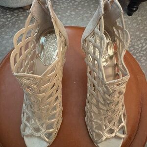 Vince Camuto light shimmering gold Cutout Heels Size 8.5 Like New